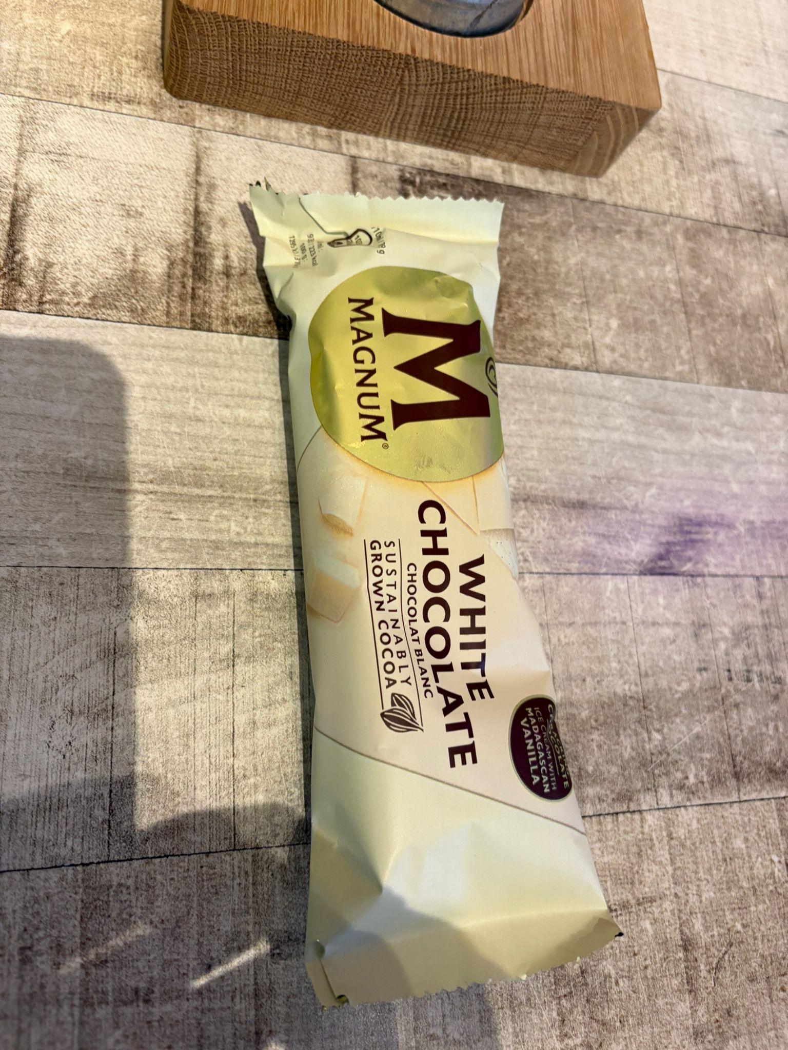 Magnum white